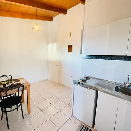 Teo's 2 Persons Deluxe Apartment *
